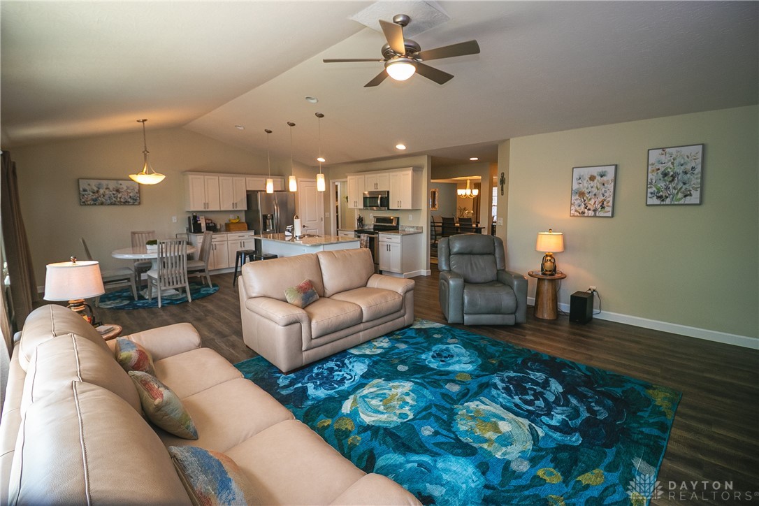 1331 Peregrine Way, Hamilton, Ohio image 12