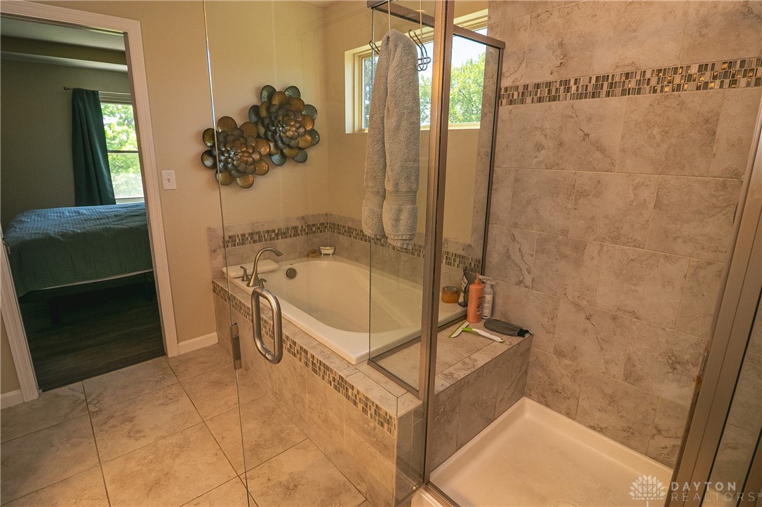 1331 Peregrine Way, Hamilton, Ohio image 17