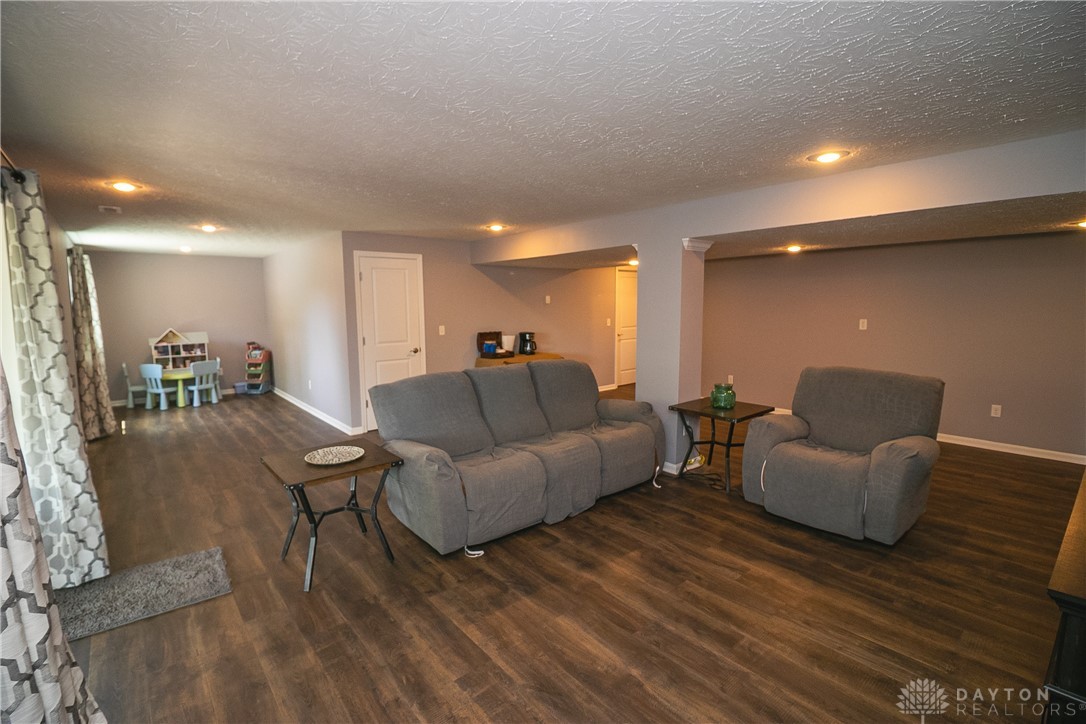 1331 Peregrine Way, Hamilton, Ohio image 29