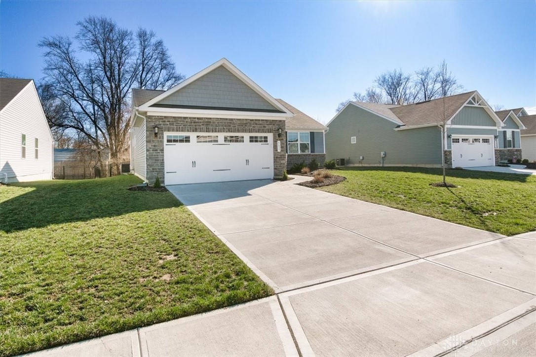 6655 Crystal Harbour Drive, Middletown, Ohio image 3