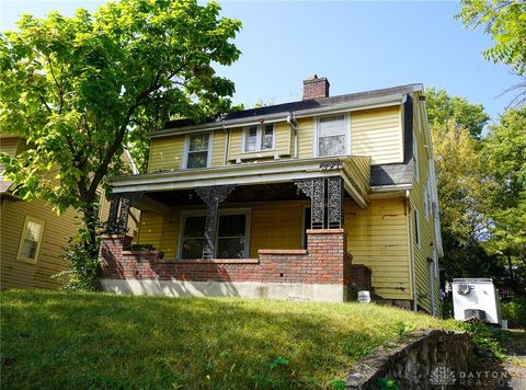 Photo of 421 Cherry Drive, Dayton, OH 45405 (MLS # 944193)