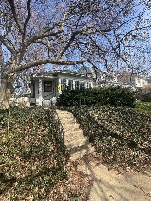 Photo of 760 Greenlawn Avenue, Dayton, OH 45403 (MLS # 954179)