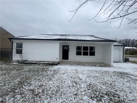 Photo of 6750 Shadowbrook Drive, Dayton, OH 45426 (MLS # 949257)