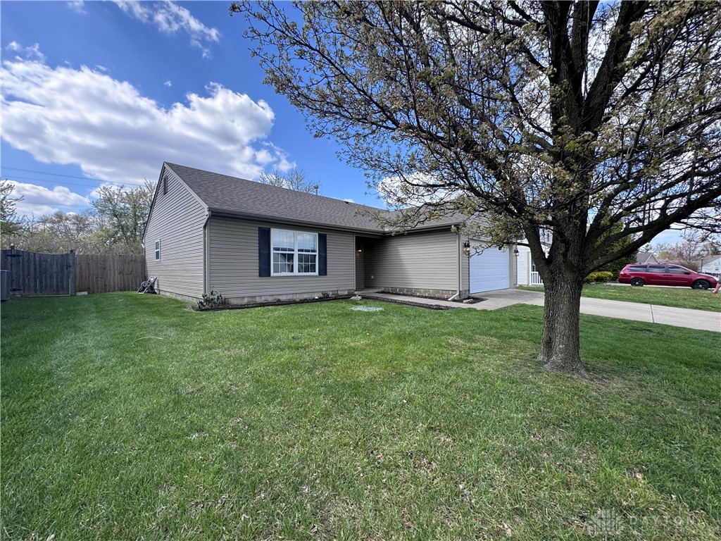 2333 Faircreek Ridge Drive, Fairborn, Ohio image 3
