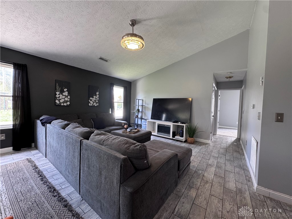 2333 Faircreek Ridge Drive, Fairborn, Ohio image 9