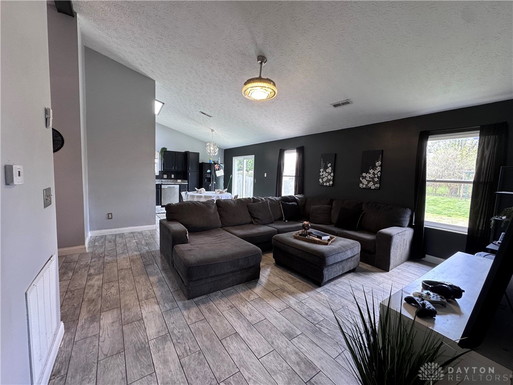 2333 Faircreek Ridge Drive, Fairborn, Ohio image 10