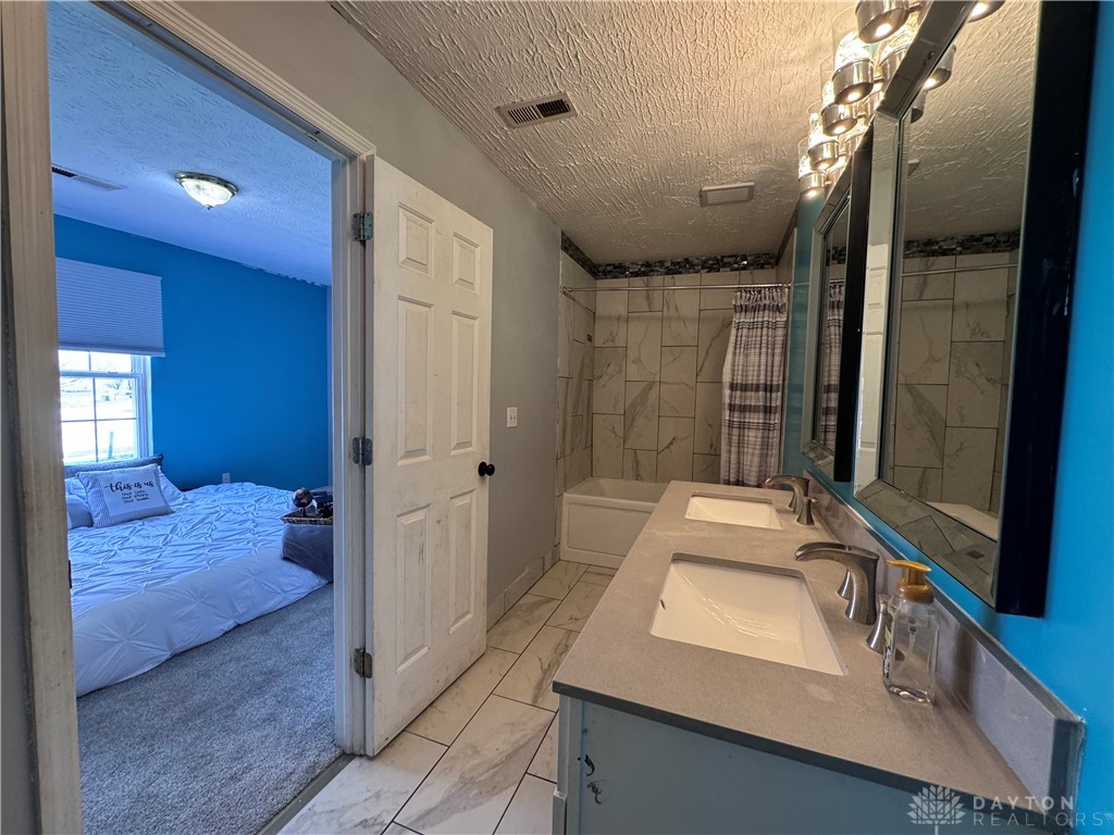 2333 Faircreek Ridge Drive, Fairborn, Ohio image 21