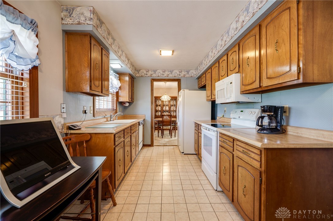 3036 Maginn Drive, Beavercreek, Ohio image 16