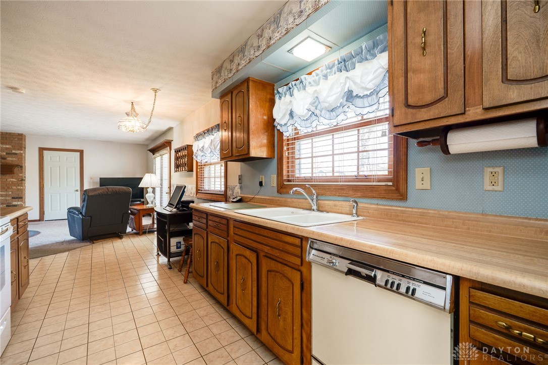 3036 Maginn Drive, Beavercreek, Ohio image 13