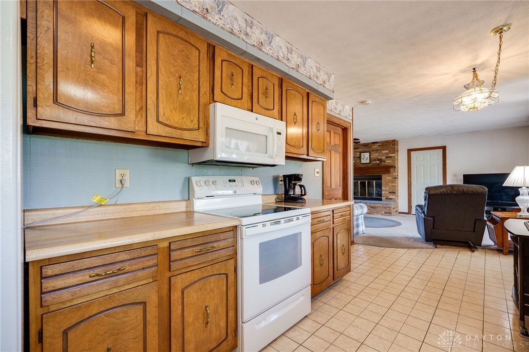 3036 Maginn Drive, Beavercreek, Ohio image 14