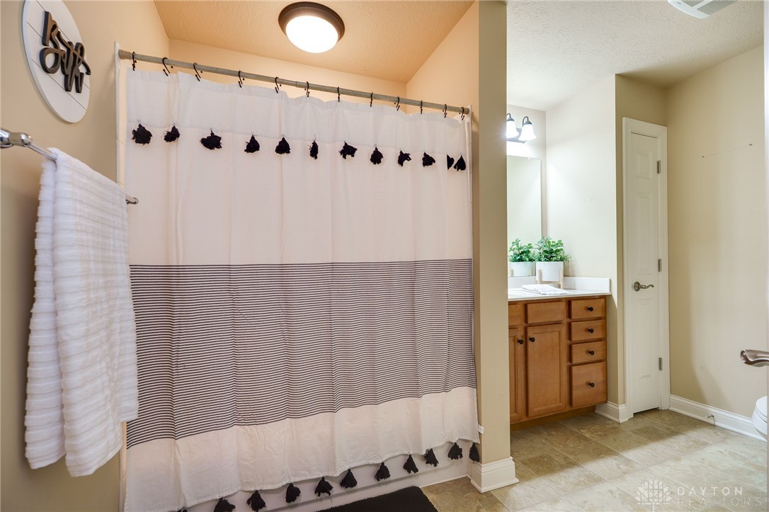4734 Cobblestone Drive, Tipp City, Ohio image 35