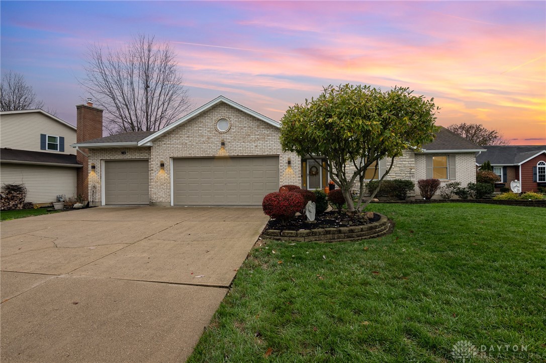 923 Golden Meadows Court, Trenton, Ohio image 1