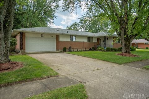 Photo of 800 Chandler Drive, Dayton, OH 45426 (MLS # 943694)