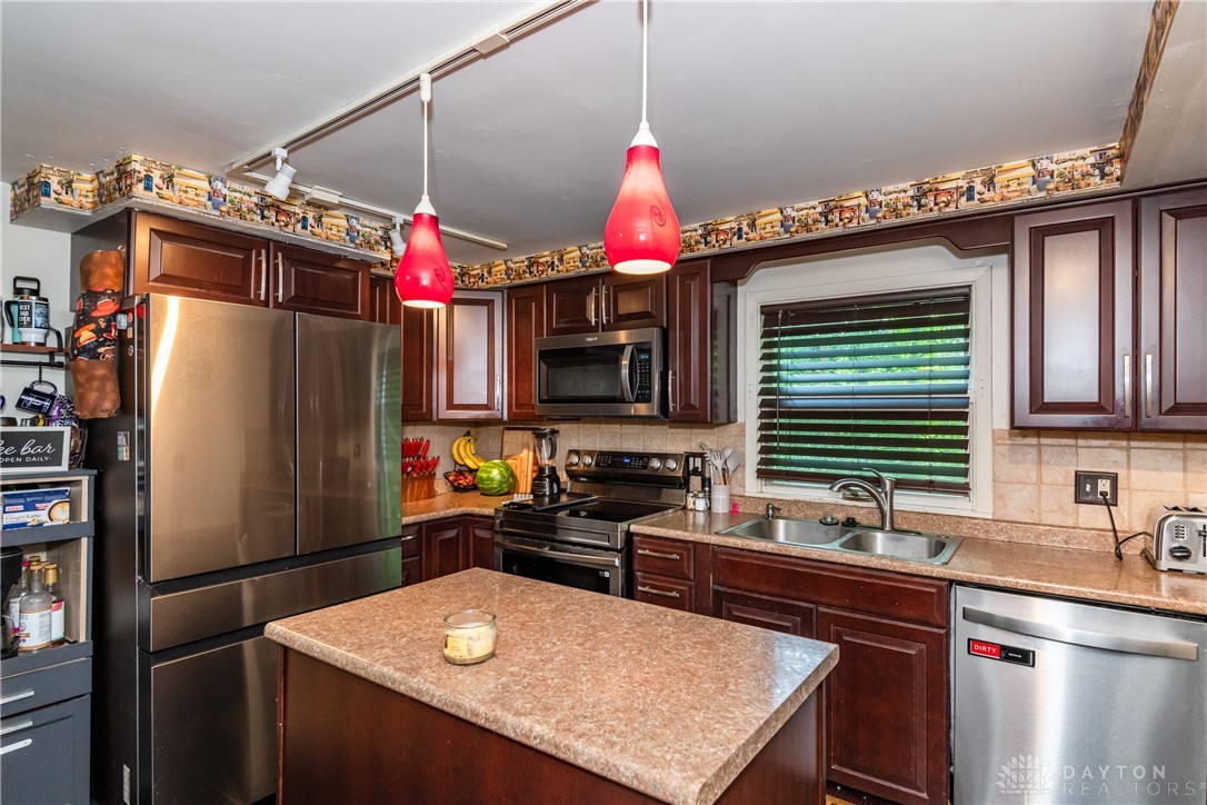 839 White Oak Drive, Springfield, Ohio image 8