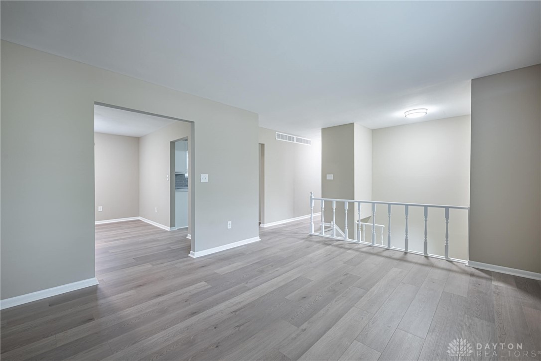3108 Leonora Drive, Kettering, Ohio image 2
