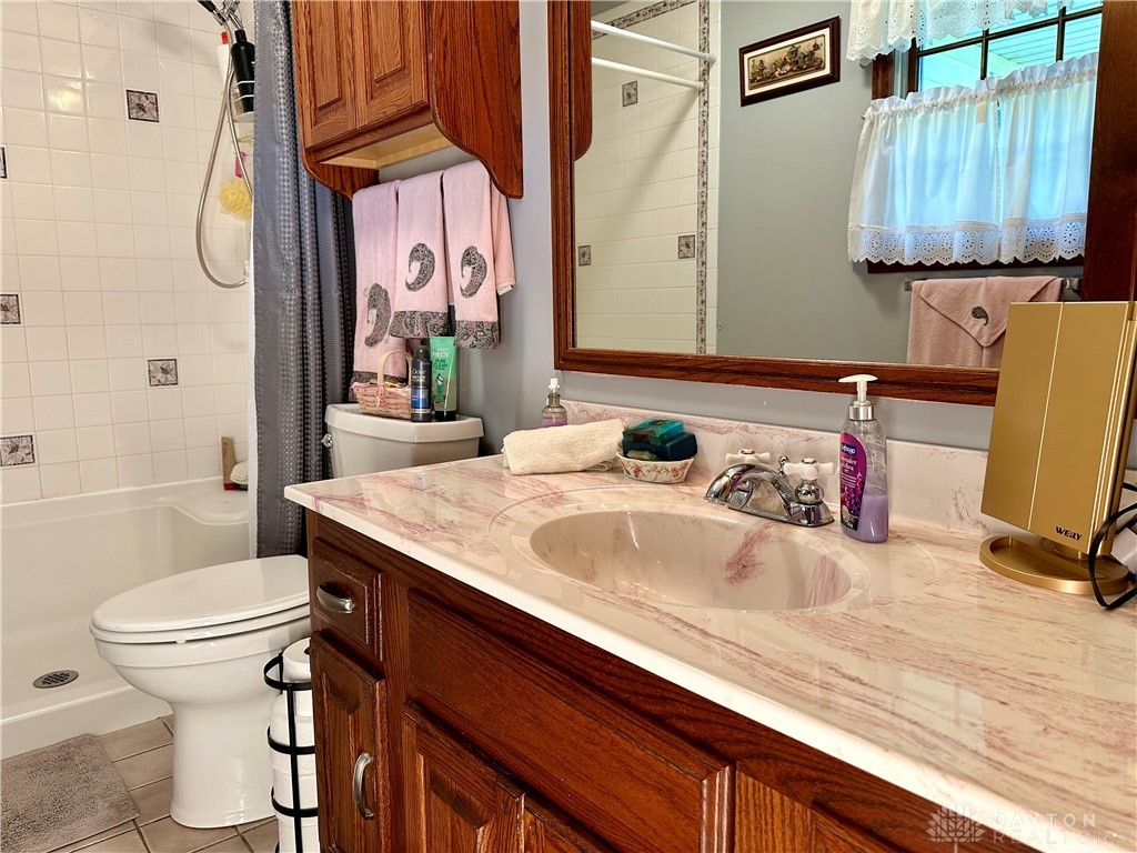 4920 Spring Valley Road, London, Ohio image 1
