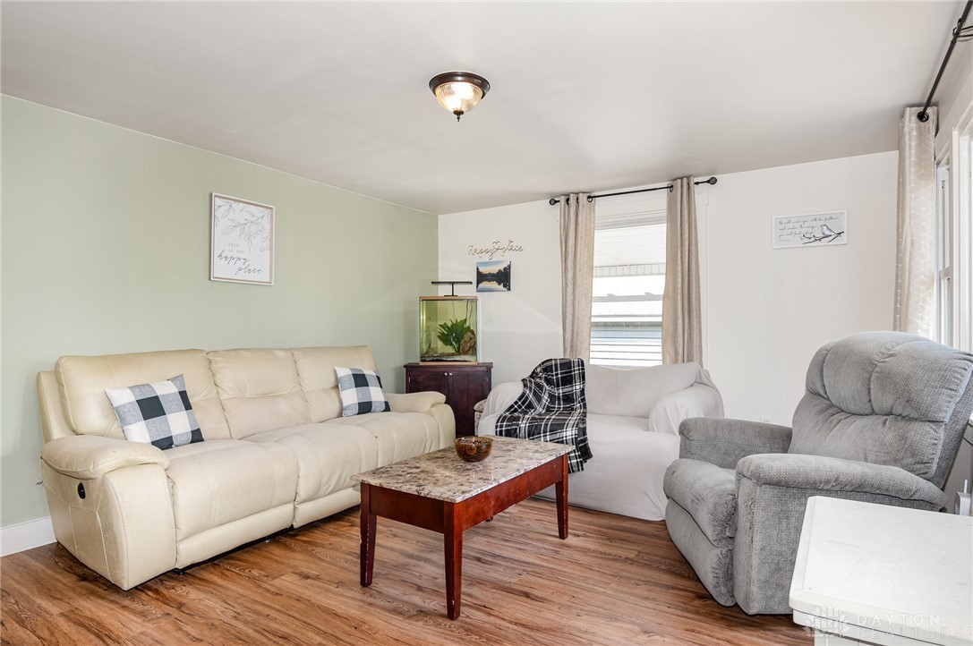 1483 S Burnett Road, Springfield, Ohio image 3