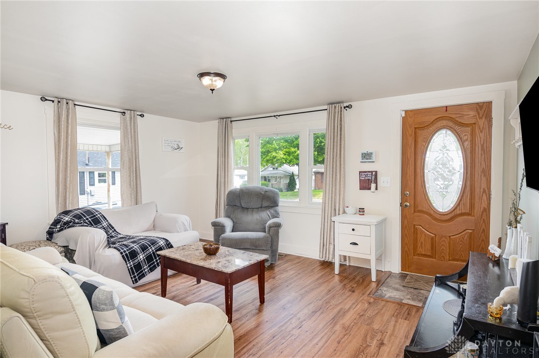 1483 S Burnett Road, Springfield, Ohio image 4