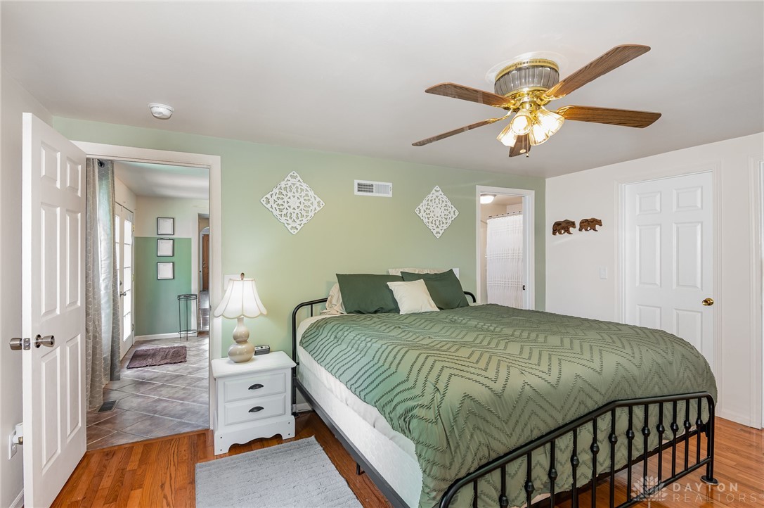 1483 S Burnett Road, Springfield, Ohio image 9