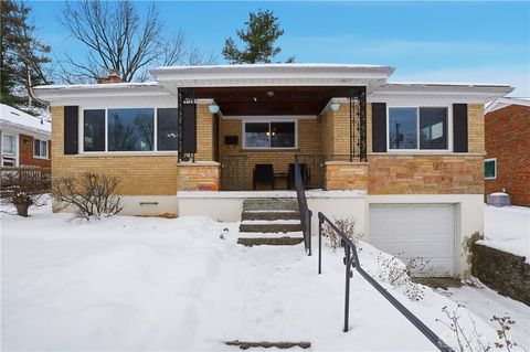 Photo of 2827 Roseann Lane, Cincinnati, OH 45239 (MLS # 952197)