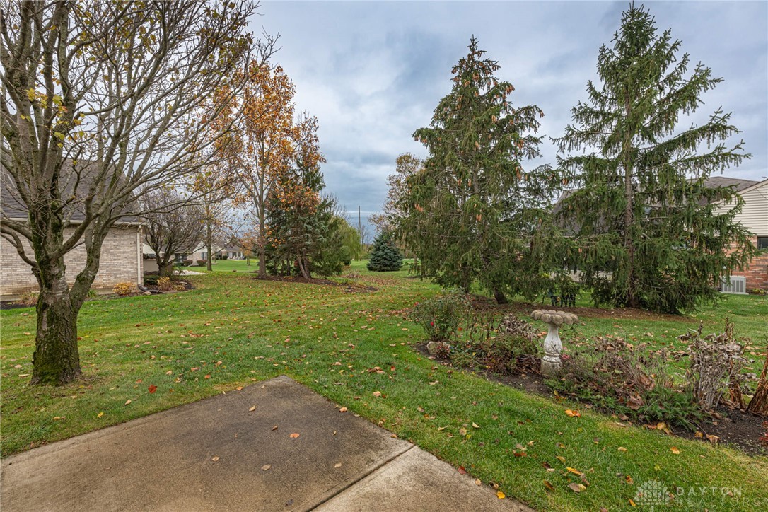 1641 Brandonhall Drive, Miamisburg, Ohio image 31