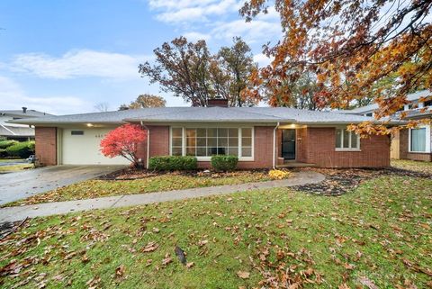 Photo of 440 S Broadmoor Boulevard, Springfield, OH 45504 (MLS # 947475)