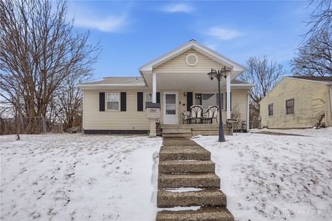 Photo of 2804 Lowman Street, Springfield, OH 45505 (MLS # 952972)