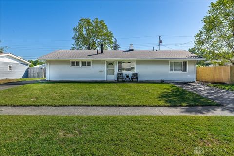 Photo of 420 Pardee Place, Dayton, OH 45431 (MLS # 944867)