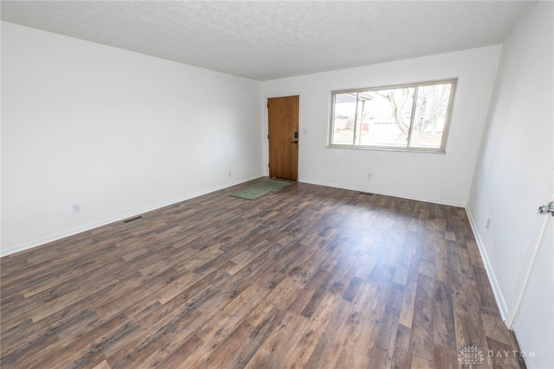 6137 Rosecrest Drive, Dayton, Ohio image 3