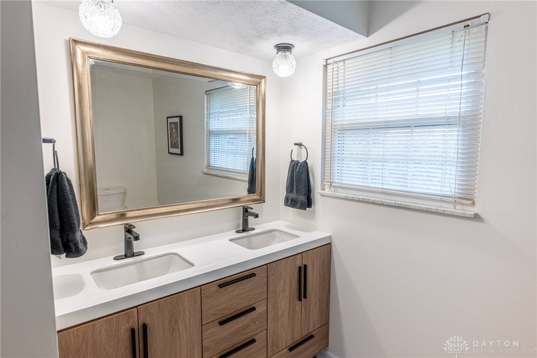 2318 Lantern Hill Drive, Dayton, Ohio image 40