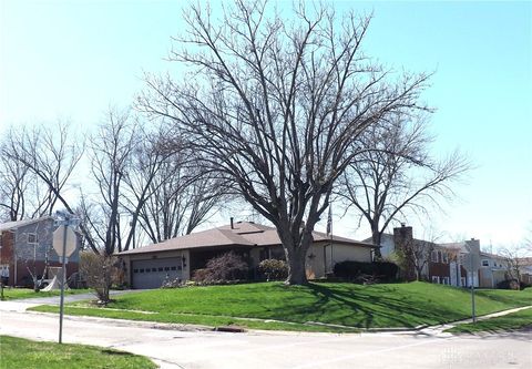 Photo of 801 Crestmont Drive, Riverside, OH 45431 (MLS # 955325)