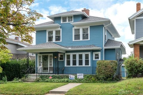 Photo of 631 Greenlawn Avenue, Dayton, OH 45403 (MLS # 946282)