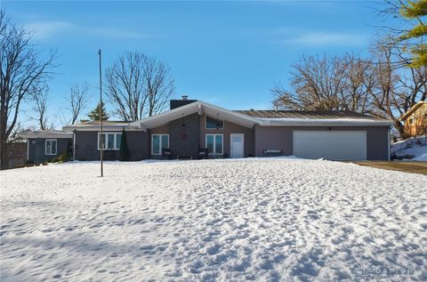 Photo of 2805 Cottonwood Drive, Springfield, OH 45504 (MLS # 952307)