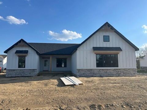 Photo of 376 Greys Run, Lebanon, OH 45036 (MLS # 950166)