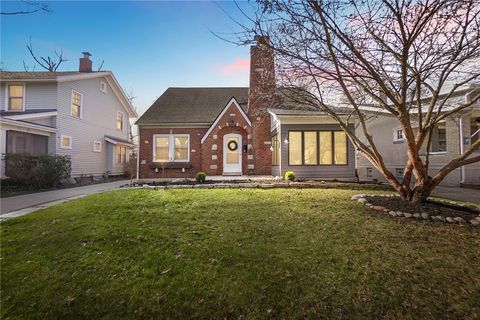 Homes For Sale - 252 Aberdeen Avenue<br/> Oakwood, OH 45419