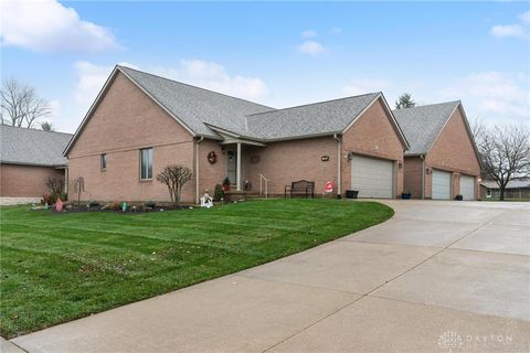 Photo of 332 Leyland Park Drive, Wilmington, OH 45177 (MLS # 948761)