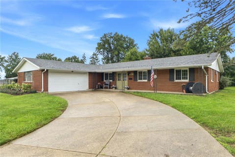 Homes For Sale - 555 Adrian Court<br/> Fairborn, OH 45324