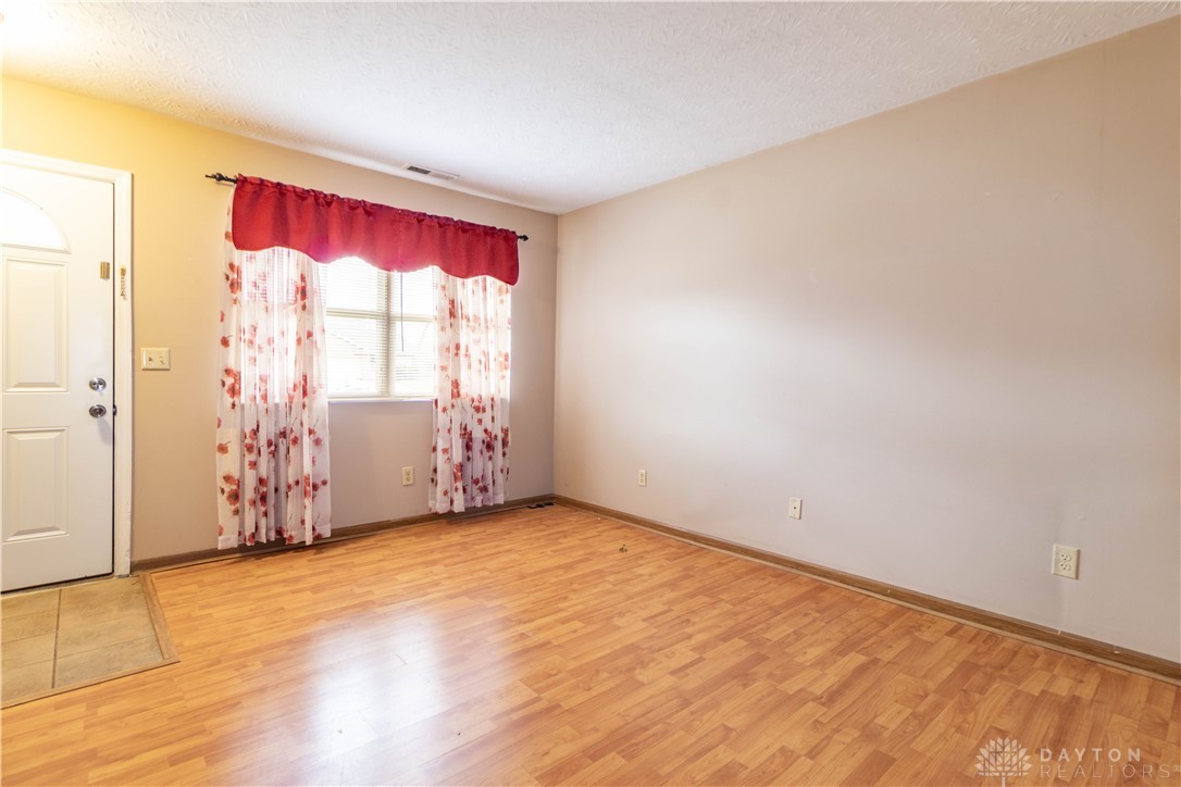 976 Pom Court #B ON LEFT SIDE, Trenton, Ohio image 3