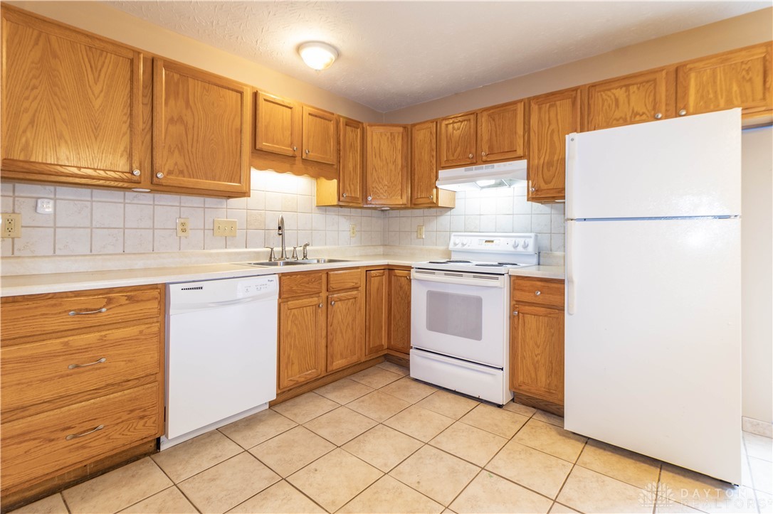 976 Pom Court #B ON LEFT SIDE, Trenton, Ohio image 4