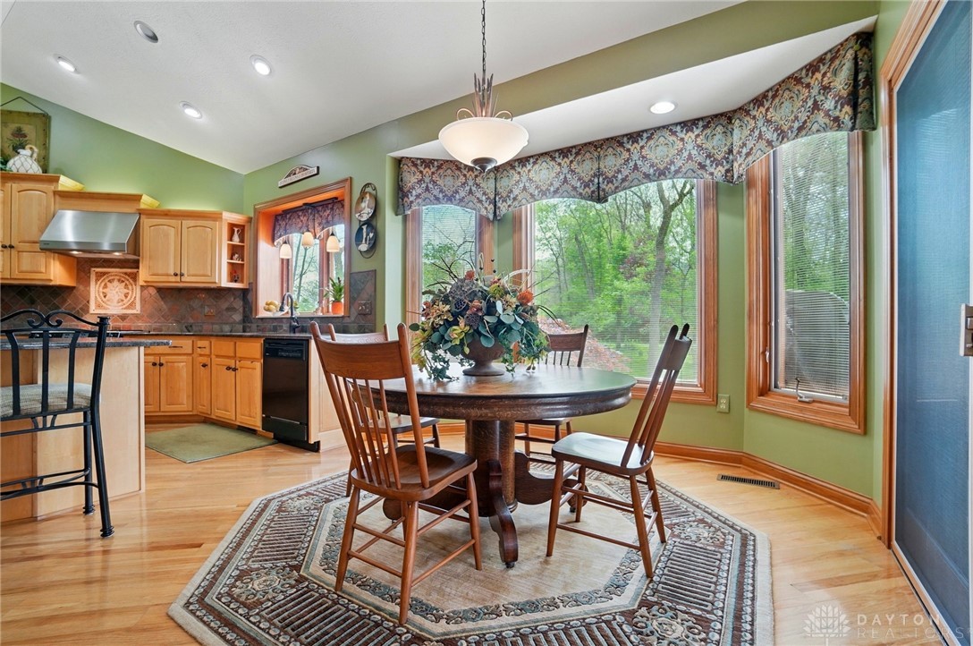 1585 Oakwood Trail, Beavercreek Township, Ohio image 22