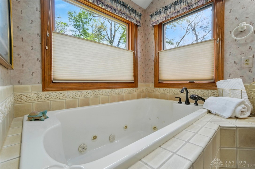 1585 Oakwood Trail, Beavercreek Township, Ohio image 31