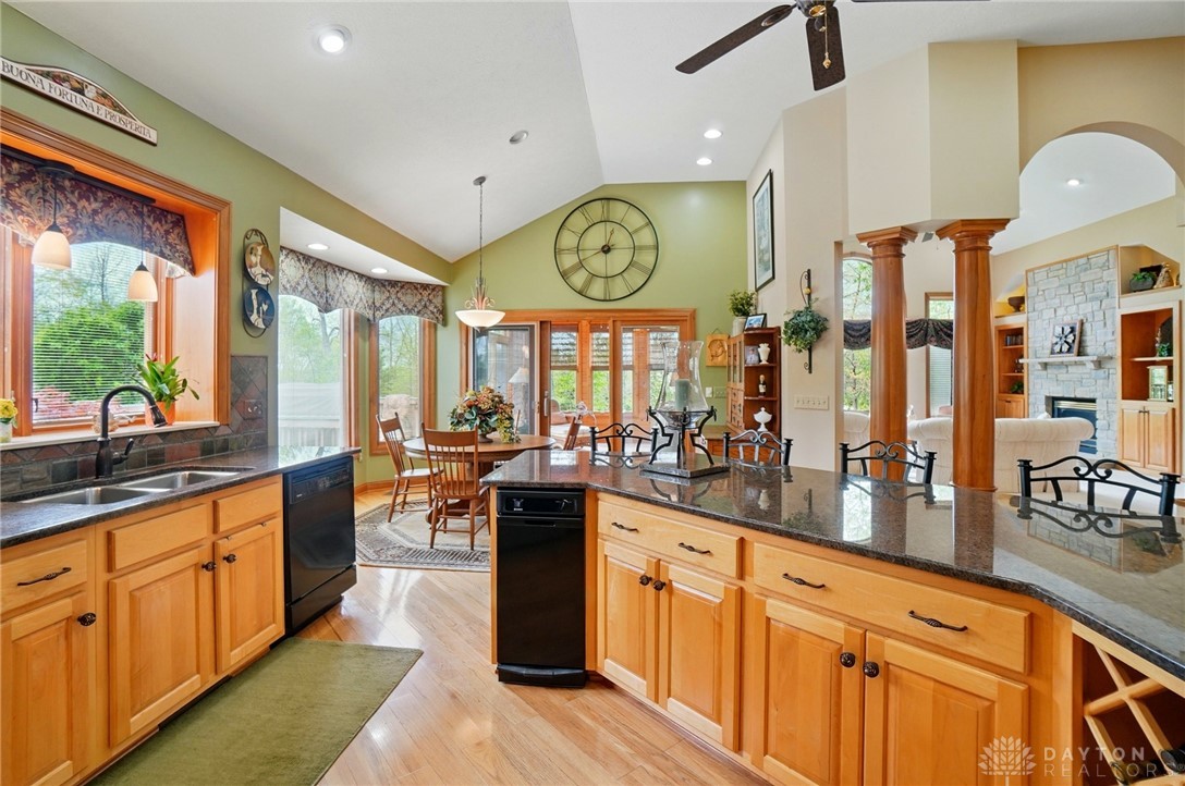 1585 Oakwood Trail, Beavercreek Township, Ohio image 21