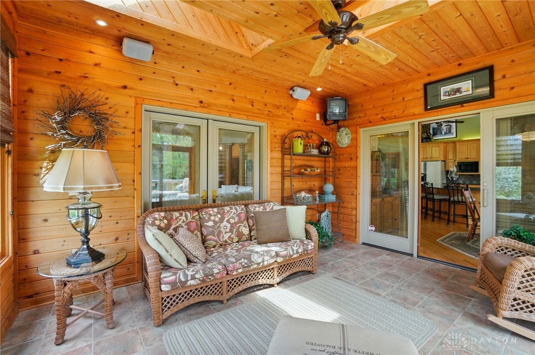 1585 Oakwood Trail, Beavercreek Township, Ohio image 24