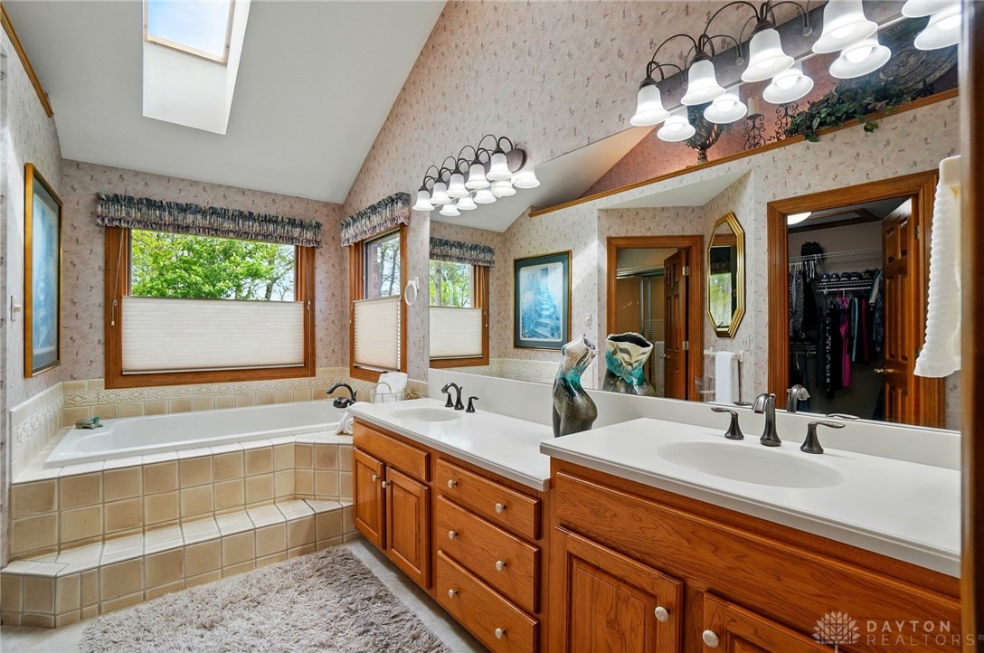 1585 Oakwood Trail, Beavercreek Township, Ohio image 30