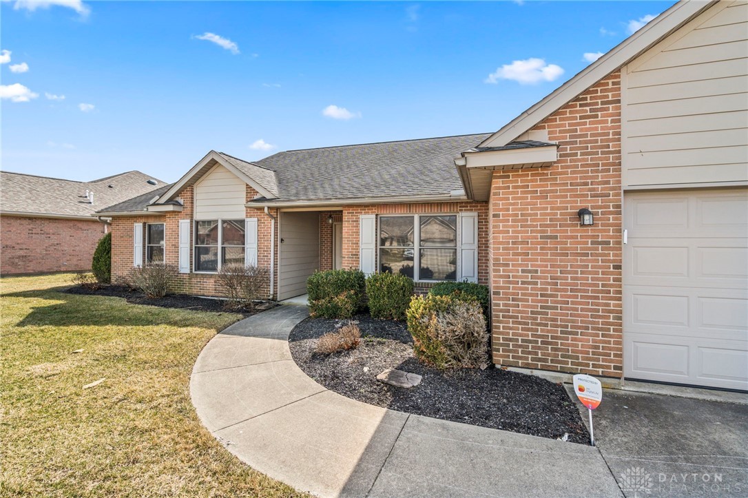 1220 Hazeldean Court, Troy, Ohio image 2