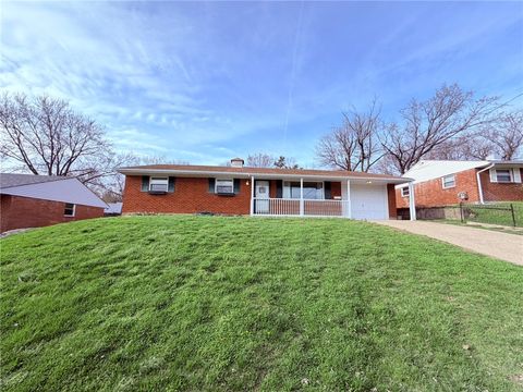 Photo of 922 Castro Lane, Springdale, OH 45246 (MLS # 954980)