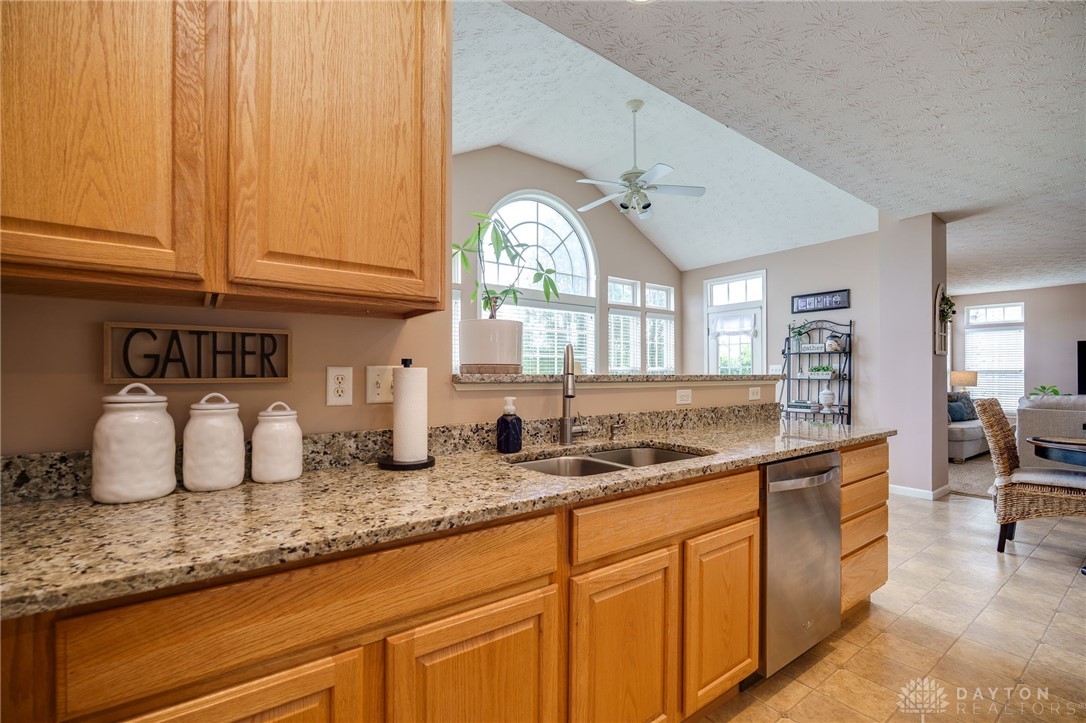 476 Stanton Drive, Springboro, Ohio image 8