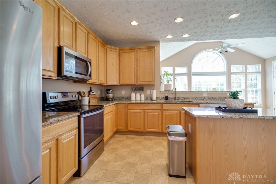 476 Stanton Drive, Springboro, Ohio image 9