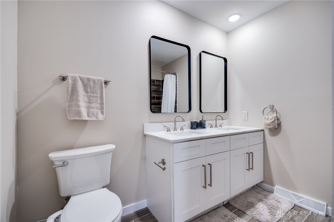 Dayton, Ohio 45431, United States, 5 Bedrooms Bedrooms, ,3 BathroomsBathrooms,Residential,Active,211471