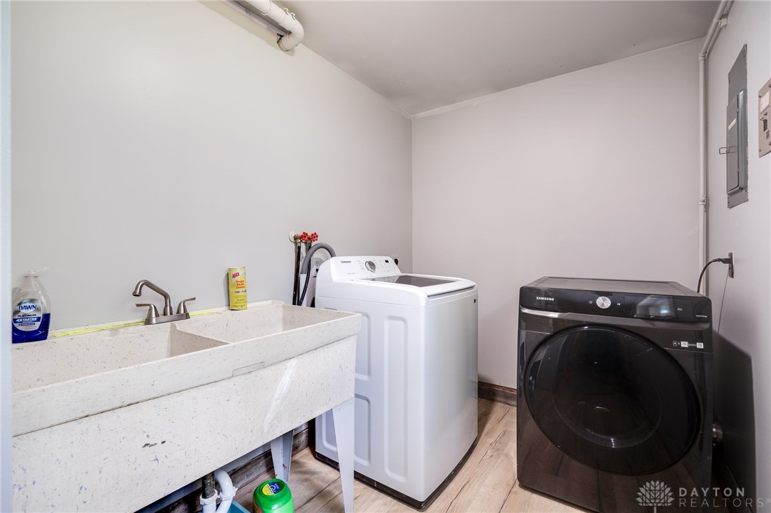 Dayton, Ohio 45431, United States, 5 Bedrooms Bedrooms, ,3 BathroomsBathrooms,Residential,Active,211471